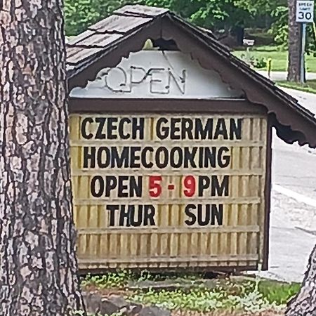 Bavarian Inn Motel & Restaurant ユリーカ・スプリングス エクステリア 写真