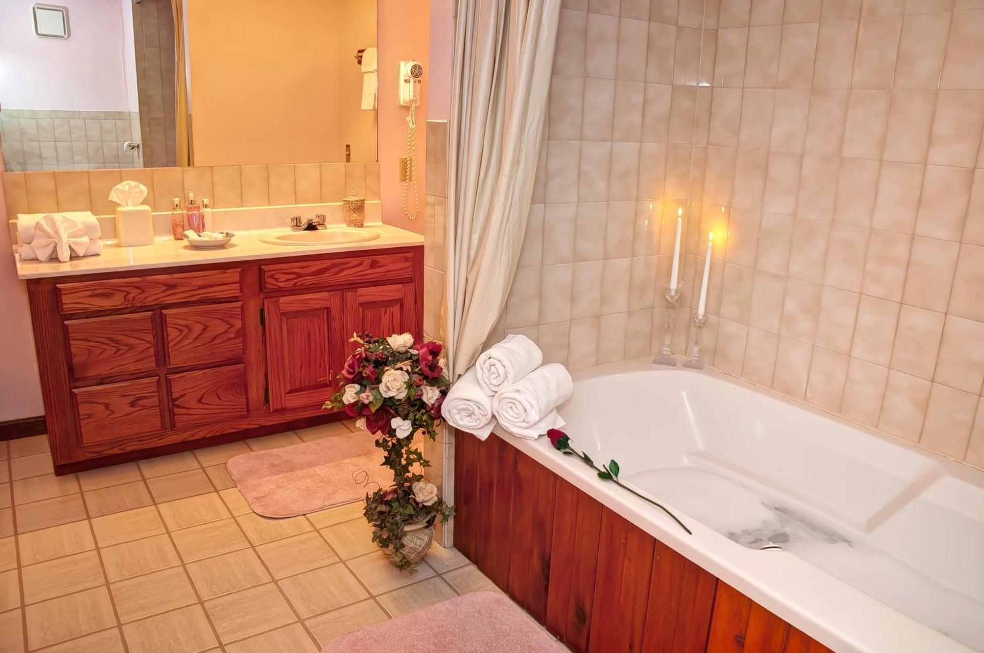 Bavarian Inn Motel & Restaurant ユリーカ・スプリングス エクステリア 写真