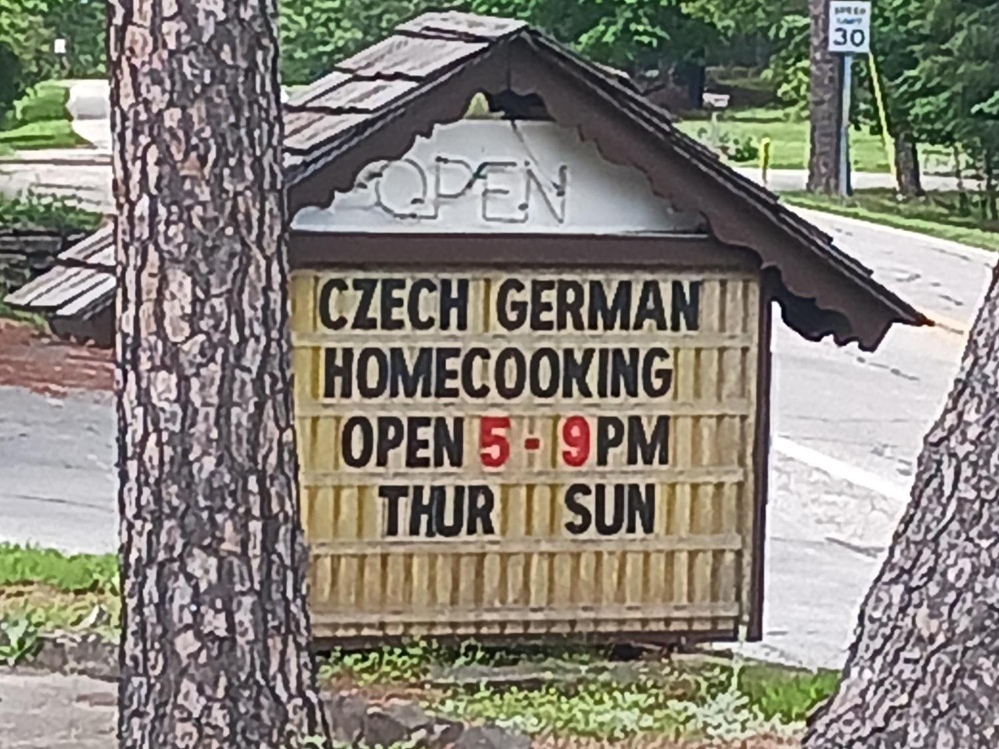Bavarian Inn Motel & Restaurant ユリーカ・スプリングス エクステリア 写真