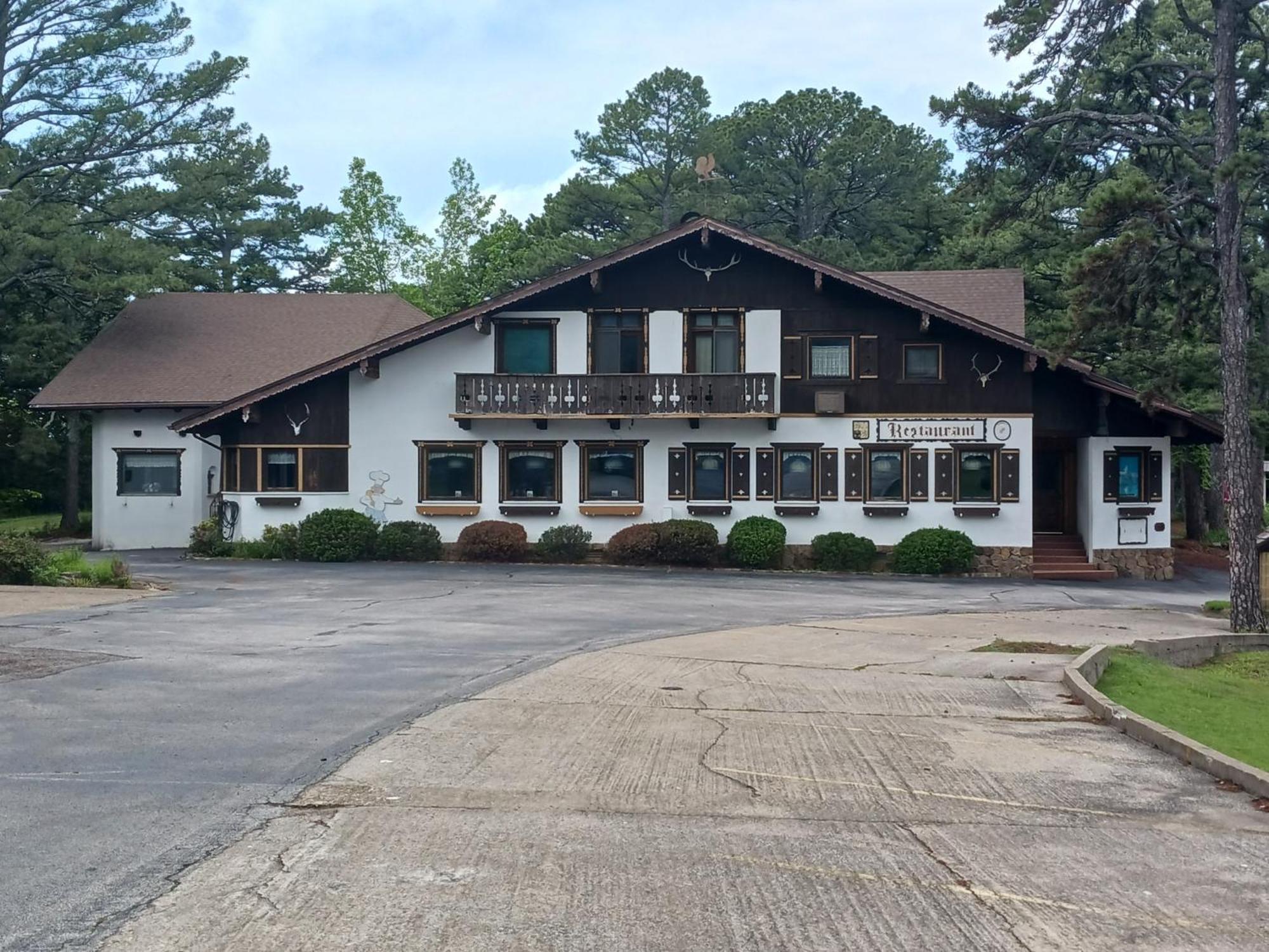 Bavarian Inn Motel & Restaurant ユリーカ・スプリングス エクステリア 写真