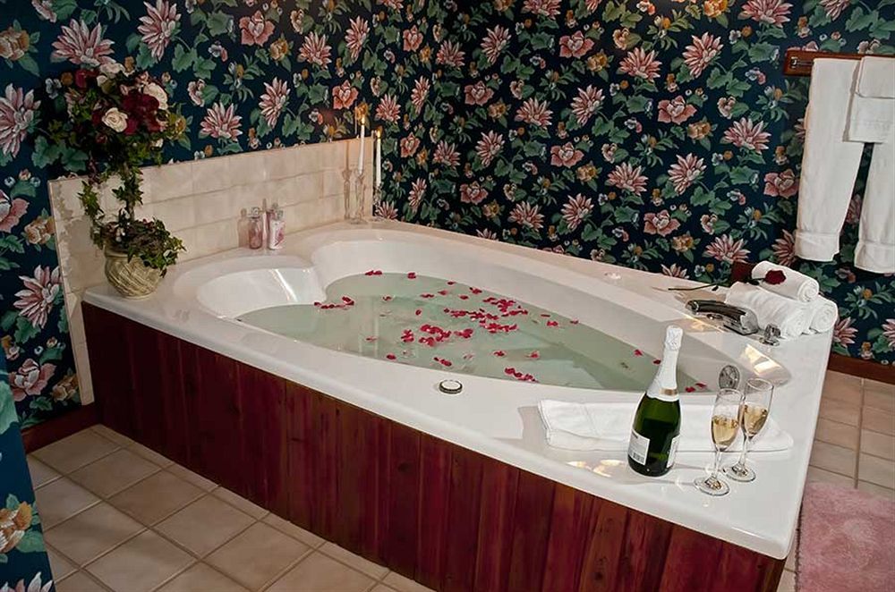 Bavarian Inn Motel & Restaurant ユリーカ・スプリングス エクステリア 写真